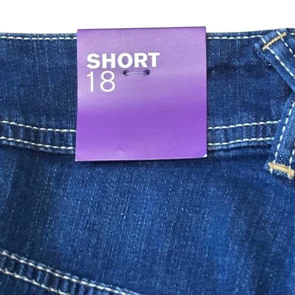 Lane Bryant Denim Cuffed Jean Shorts -‎ size 18 - Picture 3 of 5